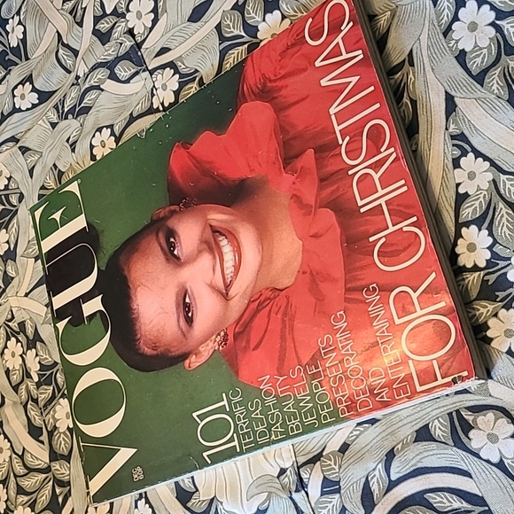 Vintage Vogue UK December 1976 - Picture 1 of 3